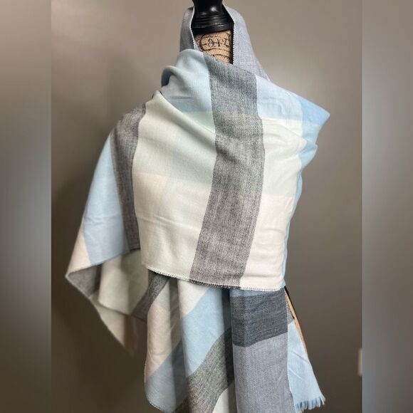 4/$25 Gap oversized frayed wrap scarf blue New - Picture 6 of 8